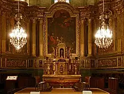 Retable et autel.