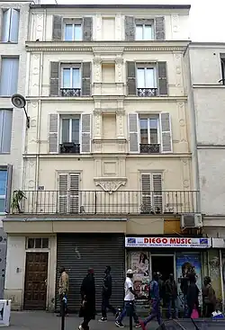 No&nbsp;53 : façade d'immeuble.