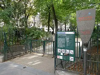Grilles du square, rue du Faubourg-Saint-Antoine.