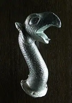 Protomé de griffon trouvé dans la Loire datant du début du VIe&nbsp;siècle&nbsp;av. J.-C., musée des Beaux-Arts d'Angers.