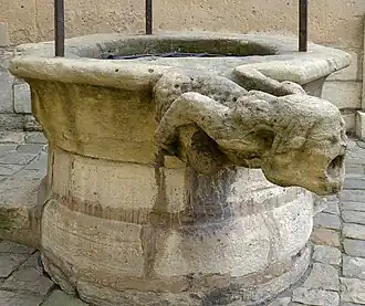 La gargouille en forme d'« homme sauvage », évoquant François Sauvage, contrôleur de l'argenterie de Charles VIII, du manoir près d'Amboise duquel l'ensemble provient, début XVIe&nbsp;siècle.