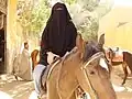 Égyptienne à cheval à Gizeh (2010).