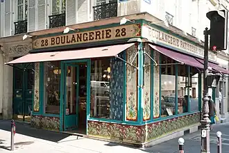 No 28 : boulangerie-pâtisserie Beaumarchais.