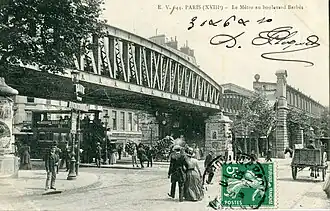 Dans la première décennie du XXe&nbsp;siècle, tramways et métro structurent le boulevard.