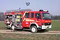 Certains camions de pompiers sont multifonctionnels, comme ici une autopompe des pompiers luxembourgeois de Contern, où l'on peut apercevoir le matériel de désincarcération au côté du matériel de lutte contre l'incendie.