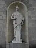 Sculpture d'une femme en sari au Palais de la culture et de la science à Varsovie.
