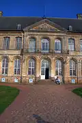 La façade principale.