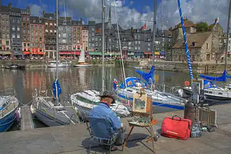 Un peintre sur le quai de Honfleur.