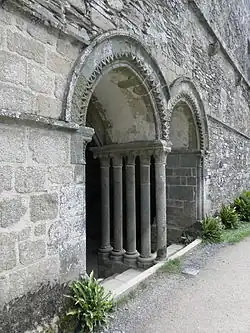 Accès à la salle capitulaire.