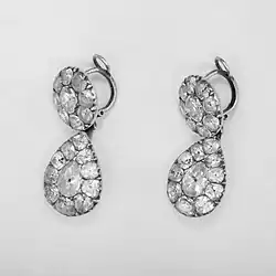 Une paire de pendeloques.