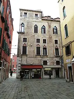 Façade latérale