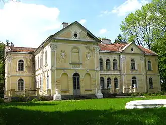 Palais Fredro&nbsp;(pl) néo-Renaissance construit par le précédent Aleksander Fredro à Wisznia