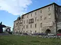Aile droite du palais avec l'église Santa Rosalia.