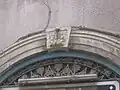 Détail de la décoration de l'entrée du palais.