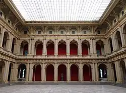 L'aula et sa verrière.