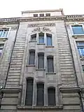 Façade latérale abritant un escalier