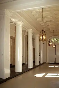 Colonnes.