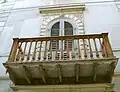 Balcon (noter l'angelot sculpté par Noé Marullo sur le haut de la porte).