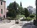 Cour, jardin et bibliothèque