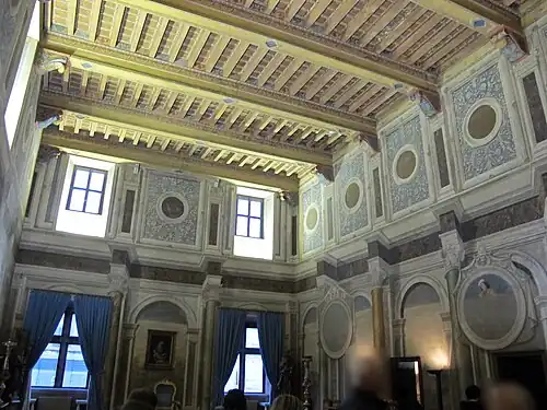 Plafond ouvragé du Grand Salon.