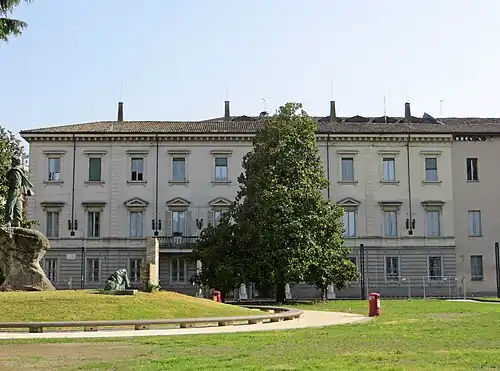 Façade.