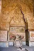 Niche avec fontaine dans le hall principal.