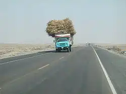 Un camion circulant sur la Route panaméricaine près de Pacasmayo
