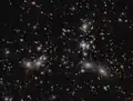Vue d'ensemble de l'amas par le télescope spatial James Webb.