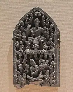 Panneau d'un autel portatif. Ve – VIe siècle. Schiste phylliteux H. 15.2 cm. Met, New York.