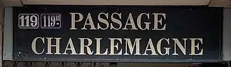 Voir la plaque.