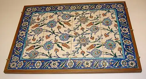 Carreaux de céramique murale à décor floral de couleur polychrome, Turquie, XVIIe&nbsp;siècle