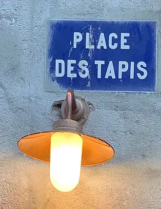 Voir la plaque.