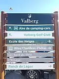Panneau de signalisation d'informations montrant le dragon en son logo