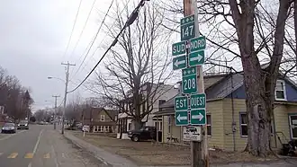 La route 208 est concurrente avec la route 147 à Compton.