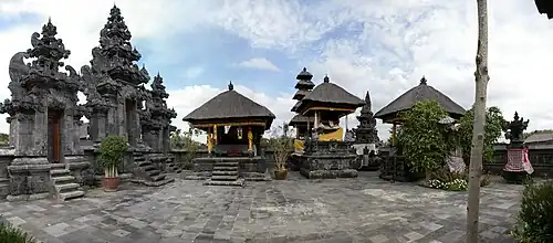Le Temple Pura Agung Santi Bhuwana.