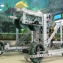 Robot à 4 roues dont 2 holonomes