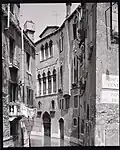Le bâtiment, photo de Paul Monti de 1967