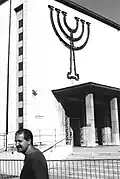 Georges Federmann, devant la synagogue de Strasbourg, septembre 2002.