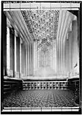 Fountain of Light over seven double doors at entrance[Traduire&nbsp;passage]