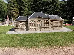 Thermes Napoléon dans le Parc miniature.