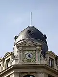 L'horloge à l'angle avec la rue Saint-Denis.