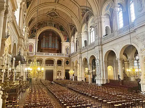 La façade sud avec l'orgue de tribune.