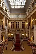 Le grand escalier de la mairie.