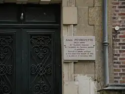No 111 : dernière demeure d’Alain Peyrefitte.