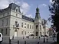 La place Ferdinand-Brunot et la mairie du 14e arrondissement en 2007.