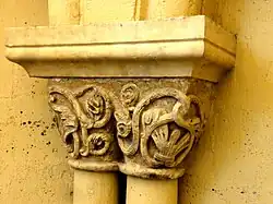 Chapiteaux des arcatures.