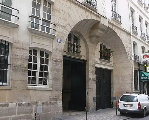 Entrée du n°15-17