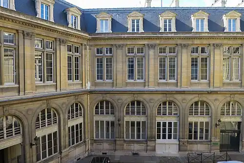 Cour intérieure.