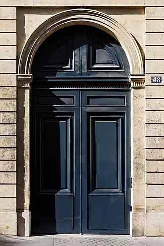 No 48 : porte.