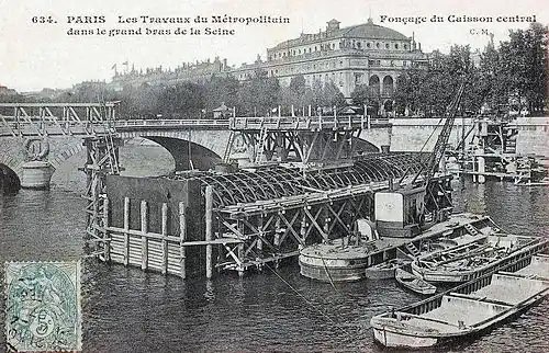 Fonçage du caisson central dans le grand bras de la Seine